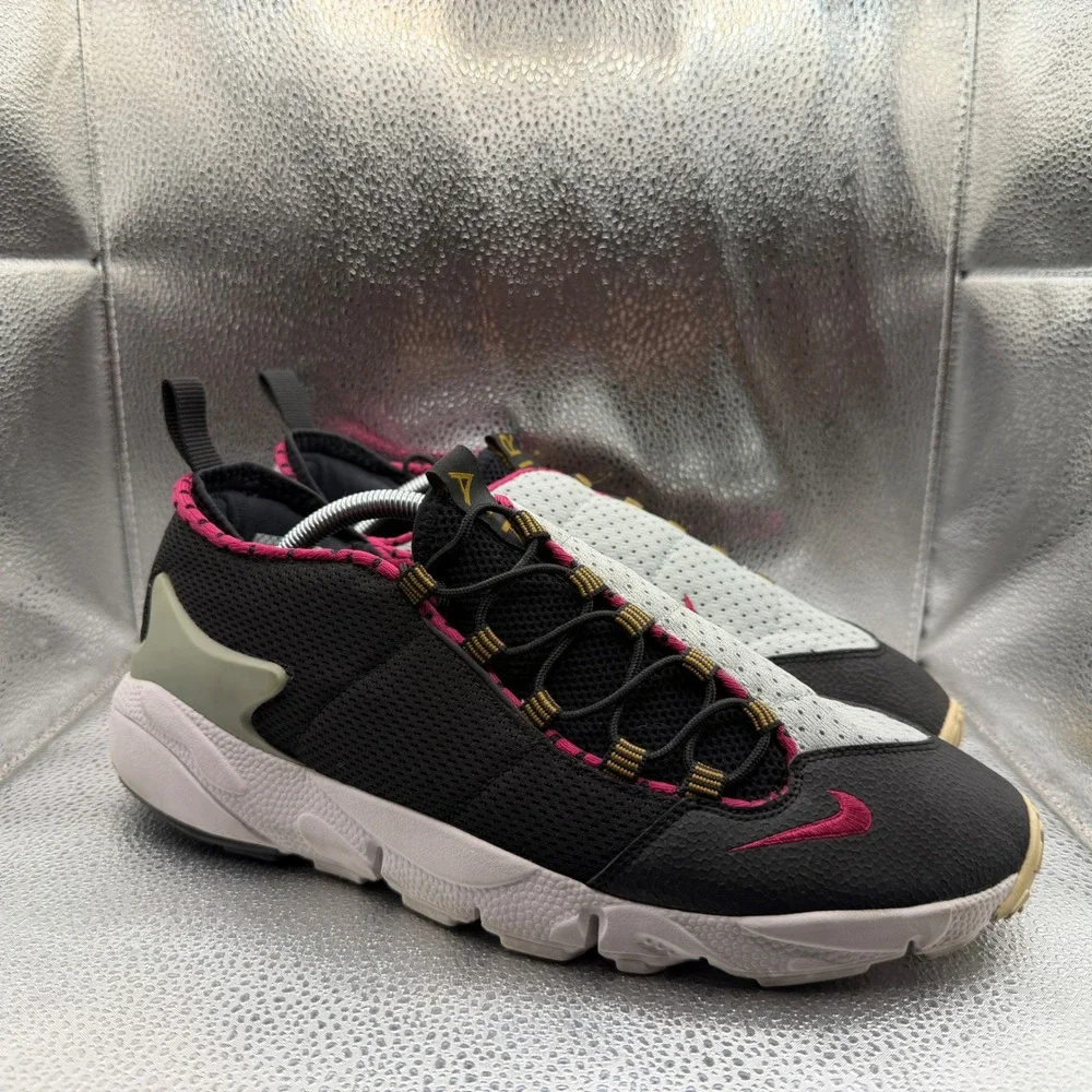 Size 10.5 Nike Air Footscape Desert Chukka Mens Black Excellent 599470-002